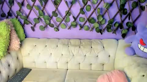 Snapshot of evangely15_ chatting on 10/04/25, 10:57 evangely15_ online show from 10/04/25, 10:57
