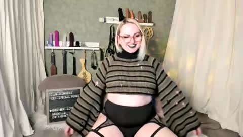 Snapshot of evanharlowe chatting on 12/13/25, 11:21 Evan Harlowe online show from 12/13/25, 11:21
