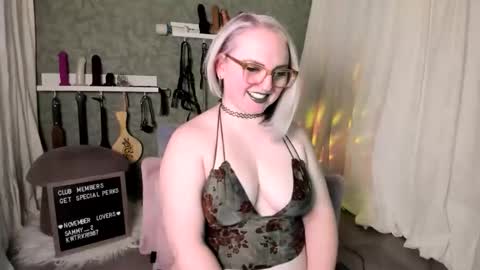 Snapshot of evanharlowe chatting on 12/17/25, 11:33 Evan Harlowe online show from 12/17/25, 11:33
