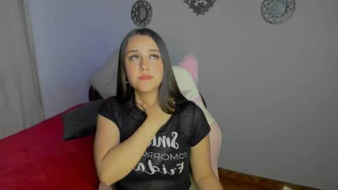 Snapshot of evans_hailey_15 chatting on 02/15/25, 04:25 hailey online show from 02/15/25, 04:25