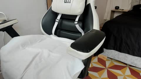 Snapshot of evanss_king chatting on 11/15/25, 04:25 Mateo and Valerio online show from 11/15/25, 04:25