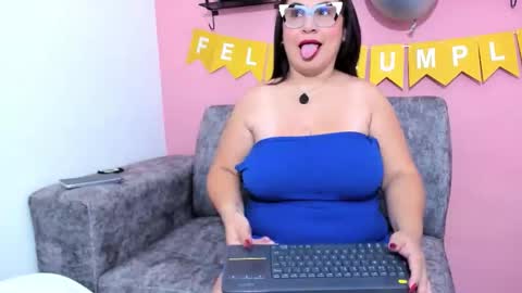 evapalmer_1 online show from 10/30/25, 09:22