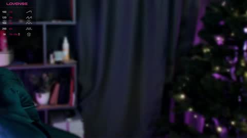 Snapshot of evaredmooon chatting on 12/09/24, 02:28 Moon online show from 12/09/24, 02:28