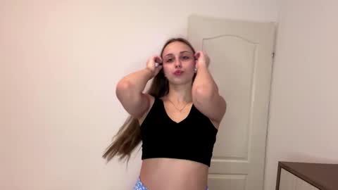 Snapshot of evarenard_ chatting on 03/01/26, 05:04 evarenard_ online show from 03/01/26, 05:04