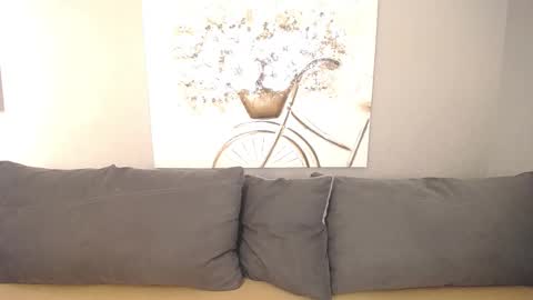 Snapshot of evarey_ chatting on 09/12/25, 04:23 Adelina online show from 09/12/25, 04:23