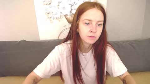 Snapshot of evarey_ chatting on 09/13/25, 04:23 Adelina online show from 09/13/25, 04:23