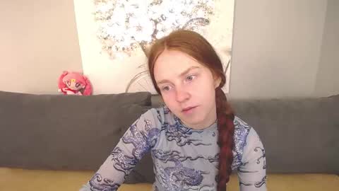 Snapshot of evarey_ chatting on 09/24/25, 04:16 Adelina online show from 09/24/25, 04:16