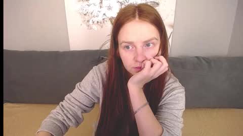 Snapshot of evarey_ chatting on 10/13/25, 04:12 Adelina online show from 10/13/25, 04:12