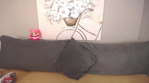 Snapshot of evarey_ chatting on 10/14/25, 04:46 Adelina online show from 10/14/25, 04:46