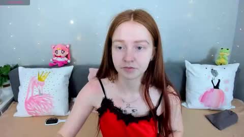 Snapshot of evarey_ chatting on 12/21/25, 06:20 Adelina online show from 12/21/25, 06:20