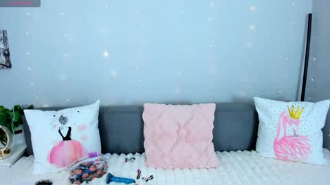 Snapshot of evarey_ chatting on 12/22/25, 05:15 Adelina online show from 12/22/25, 05:15