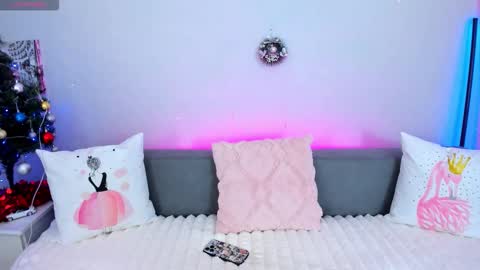 Snapshot of evarey_ chatting on 01/06/26, 06:17 Adelina online show from 01/06/26, 06:17