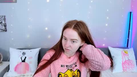 Snapshot of evarey_ chatting on 01/19/26, 06:17 Adelina online show from 01/19/26, 06:17