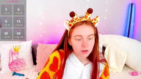 Snapshot of evarey_ chatting on 02/03/26, 06:22 Adelina online show from 02/03/26, 06:22