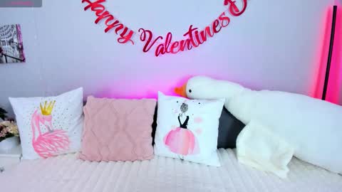 Snapshot of evarey_ chatting on 02/08/26, 05:33 Adelina online show from 02/08/26, 05:33