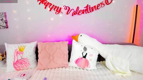 Snapshot of evarey_ chatting on 02/12/26, 06:19 Adelina online show from 02/12/26, 06:19