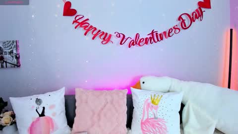 Snapshot of evarey_ chatting on 02/19/26, 05:03 Adelina online show from 02/19/26, 05:03