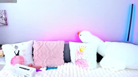 Snapshot of evarey_ chatting on 03/01/26, 06:15 Adelina online show from 03/01/26, 06:15