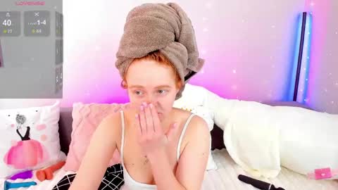 Snapshot of evarey_ chatting on 03/08/26, 05:44 Adelina online show from 03/08/26, 05:44