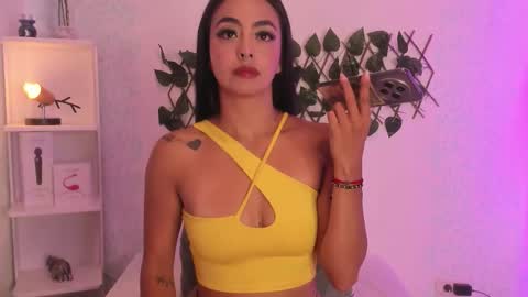 Snapshot of evaritz__ chatting on 03/24/26, 10:15 EVARITZ online show from 03/24/26, 10:15