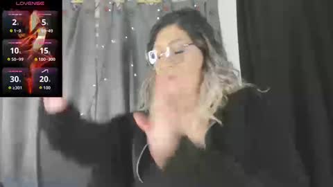 evasaenz online show from 09/16/25, 10:11