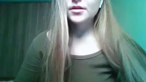 Snapshot of evasapples2026 chatting on 01/18/26, 01:04 evasapples2026 online show from 01/18/26, 01:04