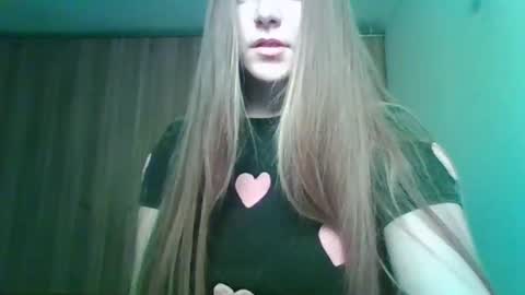 Snapshot of evasapples2026 chatting on 02/18/26, 12:06 evasapples2026 online show from 02/18/26, 12:06