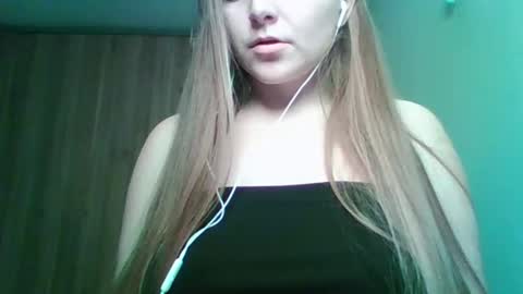 Snapshot of evasapples2026 chatting on 02/28/26, 10:33 evasapples2026 online show from 02/28/26, 10:33