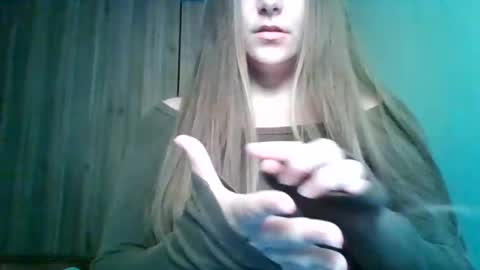 evasapples2026 online show from 06/12/26, 01:54