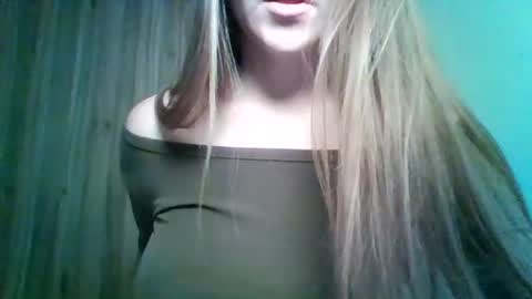 evasapples2026 online show from 06/14/26, 02:19