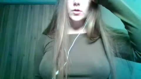 evasapples2026 online show from 06/19/26, 08:45
