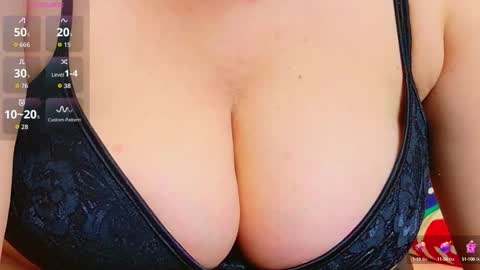 evasinclairr online show from 10/22/25, 02:56