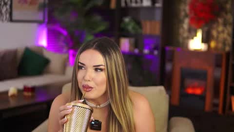 Eva online show from 10/08/25, 03:53