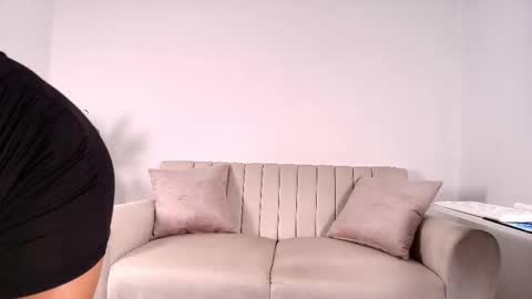 Snapshot of evasweet__ chatting on 02/18/25, 10:25 EVA LUNA online show from 02/18/25, 10:25