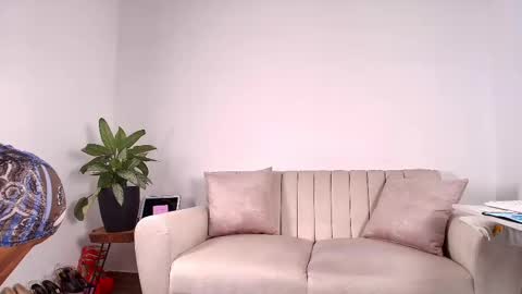 Snapshot of evasweet__ chatting on 02/24/25, 07:09 EVA LUNA online show from 02/24/25, 07:09