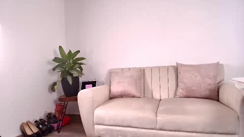 Snapshot of evasweet__ chatting on 02/25/25, 08:30 EVA LUNA online show from 02/25/25, 08:30