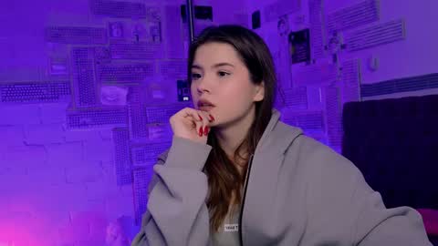 Snapshot of evathopson chatting on 02/06/25, 12:05 Eva  next stream -  - 1600 UTC2000  online show from 02/06/25, 12:05
