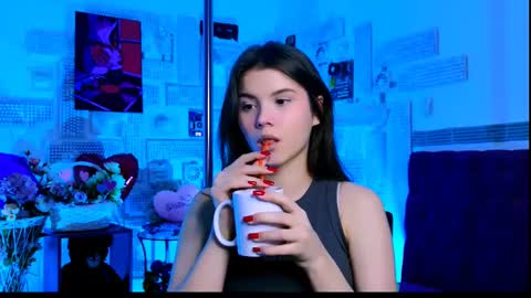 Snapshot of evathopson chatting on 03/06/25, 04:08 Eva  next stream -  - 1600 UTC2000  online show from 03/06/25, 04:08