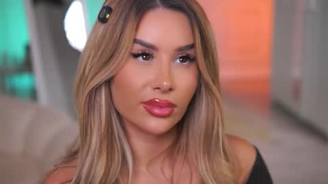 Snapshot of evazane chatting on 12/21/25, 08:49 Eva online show from 12/21/25, 08:49