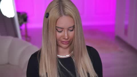 Snapshot of evazane chatting on 01/06/26, 08:56 Eva online show from 01/06/26, 08:56