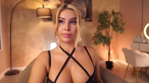 Snapshot of evazane chatting on 03/07/26, 10:40 Eva online show from 03/07/26, 10:40