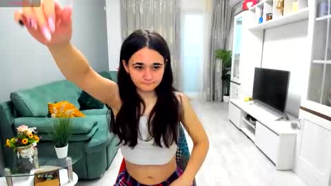 eveeevian online show from 11/08/25, 08:25