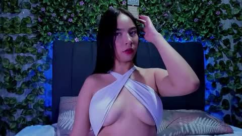 Snapshot of evelin_33 chatting on 09/17/25, 08:10 E V E L I N online show from 09/17/25, 08:10