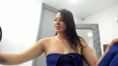 Snapshot of evelin__thompsson chatting on 05/13/26, 03:48 evelin__thompsson online show from 05/13/26, 03:48