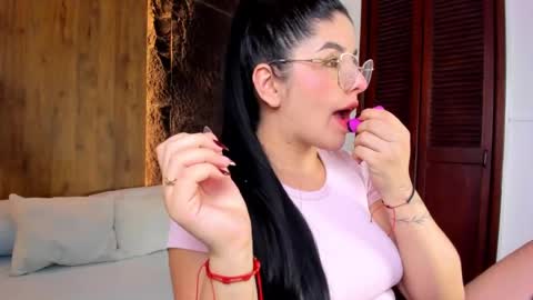 E V E L I N online show from 09/09/25, 02:22