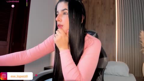 Snapshot of evelin_lopezz chatting on 02/01/26, 02:21 E V E L I N online show from 02/01/26, 02:21