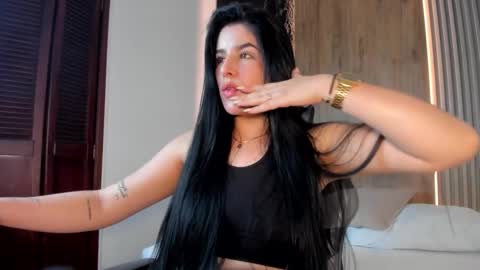 Snapshot of evelin_lopezz chatting on 02/03/26, 02:10 E V E L I N online show from 02/03/26, 02:10