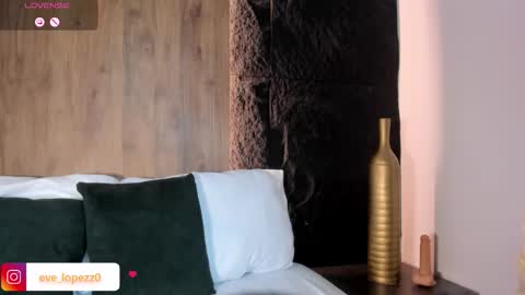 Snapshot of evelin_lopezz chatting on 02/06/26, 02:38 E V E L I N online show from 02/06/26, 02:38