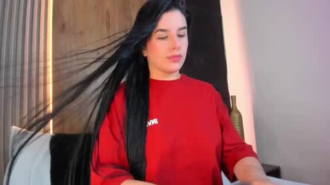 Snapshot of evelin_lopezz chatting on 02/18/26, 02:18 E V E L I N online show from 02/18/26, 02:18