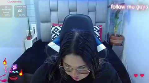 Snapshot of evelin_zaens chatting on 06/11/26, 03:37 evelin zaens online show from 06/11/26, 03:37